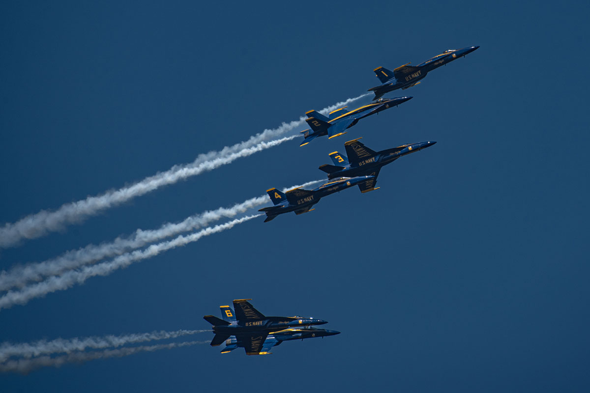 Jets breaking away from each other